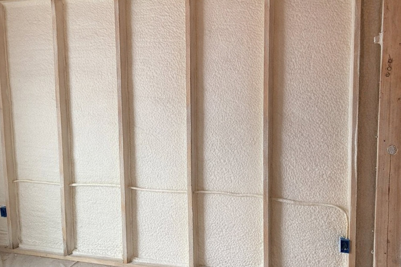 Closed-cell foam insulation